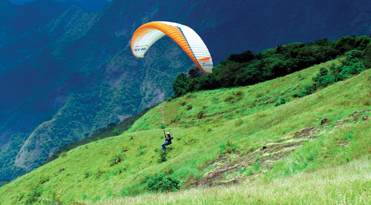 vagamon tourist places paragliding